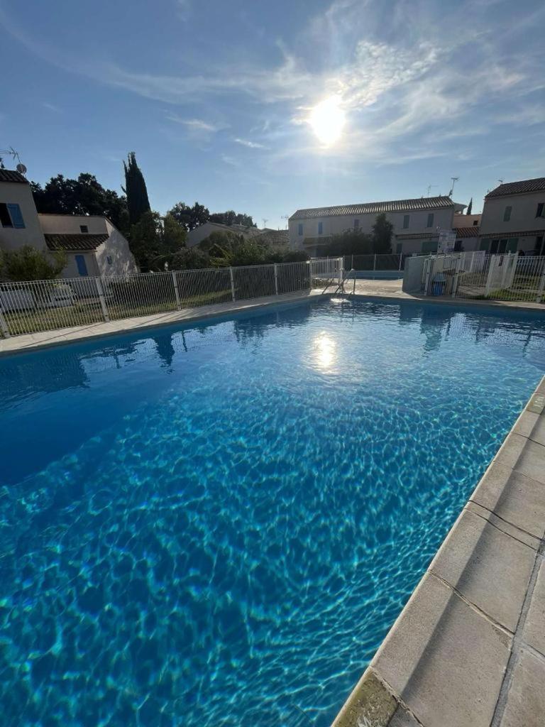 Appartement T2, 4 Personnes, Climatise, Avec Piscine, Village De La Mer La Londe-les-Maures Exterior foto